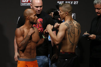 Demetrious Johnson vs John Moraga